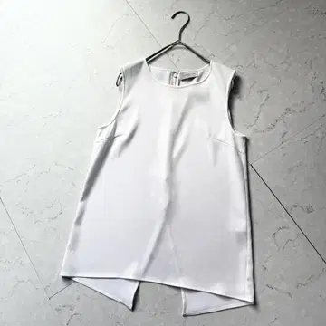두지엠 클라세 슬리브리스 블라우스 화이트