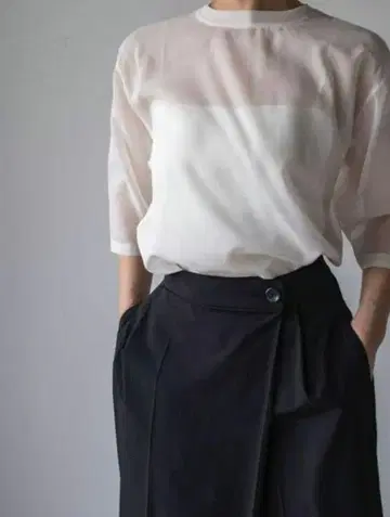 villd 시스루 화이트 오분 소매 상의