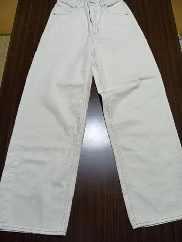 A 화이트 와이드 레그 데님