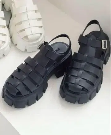 미사용 새상품 고베 레터스 구르카 샌들 M