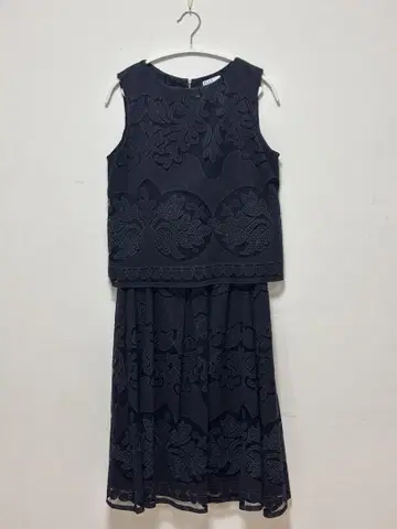 엘르 네이비 자수 셋업