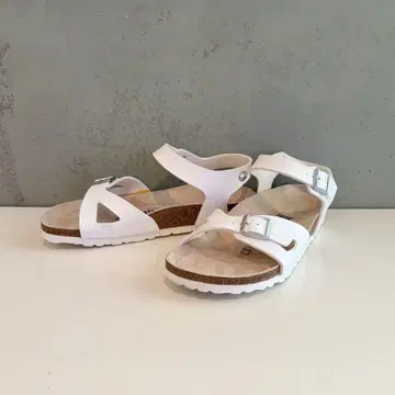 컨디션 최상 버켄스탁 리오 25.0cm 화이트