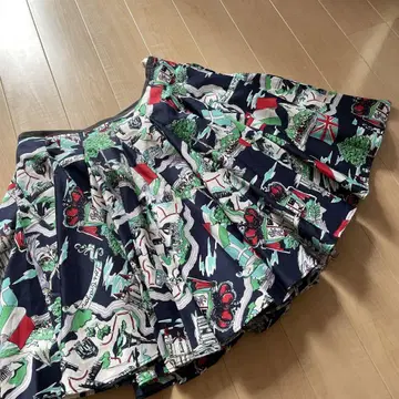 새상품급 로이스크레용 플레어 스커트 네이비 패턴 스커트 M