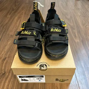 Dr.Martens 샌들