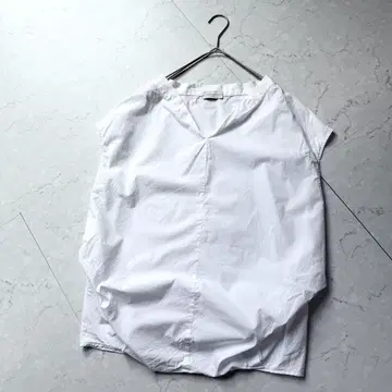 두지엠 클라세 슬리브리스 풀오버 블라우스 화이트