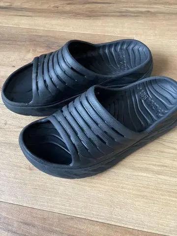 호카오네오네 리커버리 샌들