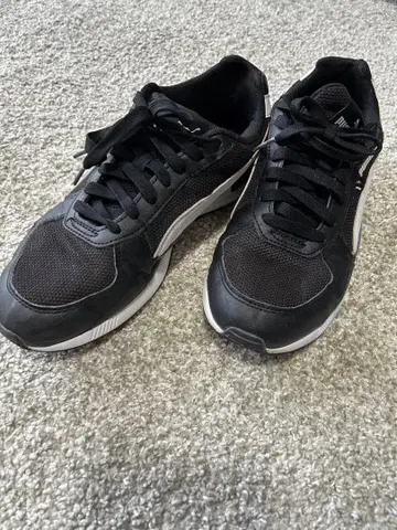 Puma 블랙 화이트 러닝화