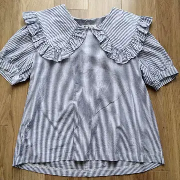 크레드레스프리 스트라이프 프릴 반팔 셔츠 빅 옷깃