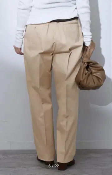 SLOBE IENA 치노 턱 시드 트라우저 베이지
