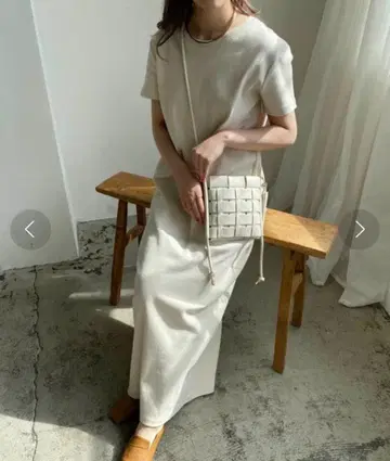 크림색 반팔 티셔츠 롱 원피스