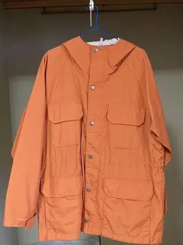 오렌지 후드 부착 마운틴 후드티