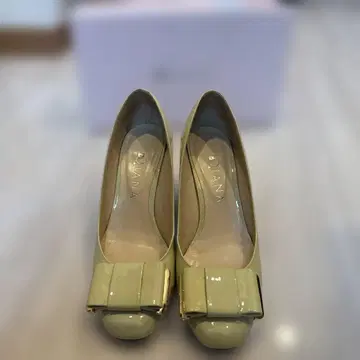 다이애나 리본 펌프스 베이지 상자 없음