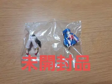 데스크 위의 란마 가챠가챠 샴푸 피규어