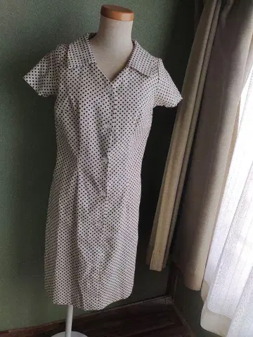 물방울 패턴 반팔 무릎 기장 원피스