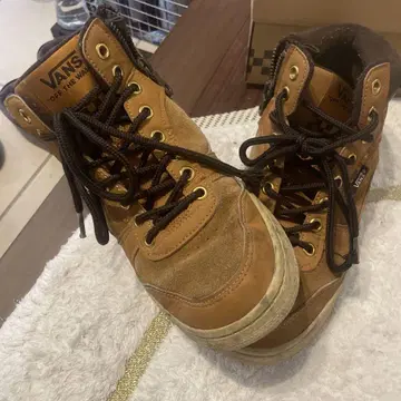 VANS 브라운 하이컷 스니커즈