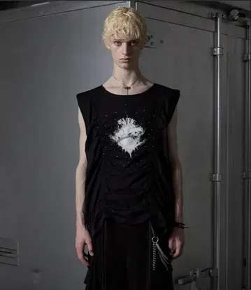grancy 셔링 디자인 라인 스톤 그래픽 슬리브리스 T