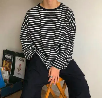 inaca 보더 티셔츠