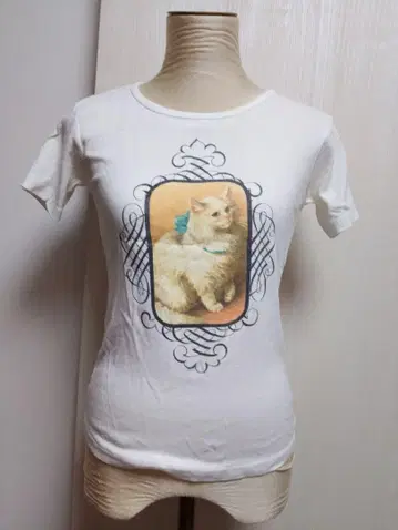 고양이 패턴 핑크하우스 티셔츠