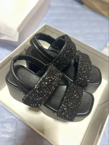 블랙 글리터 플랫폼 샌들 GLR
