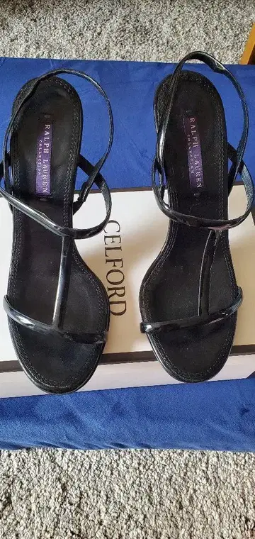 Ralph Lauren 블랙 스트랩 샌들
