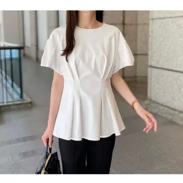 엠프리미어 블랙 분또턱 페플럼 컷 티셔츠