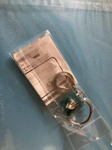 투명 파란색 키링