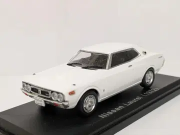 일본산 명차 1/43 닛산 로렐 1972 하자 있음