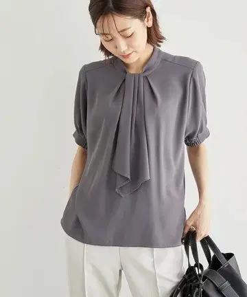 로페피크닉 2WAY/보타이 하프 슬리브 블라우스 차콜