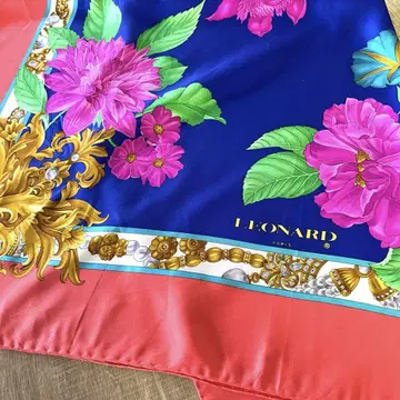 새상품급 레오나르 LEONARD 꽃무늬 스카프