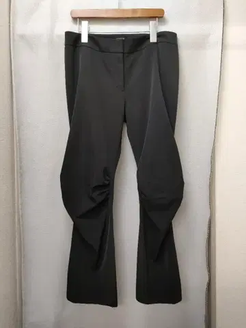 시즈카 코무로 블랙 팬츠