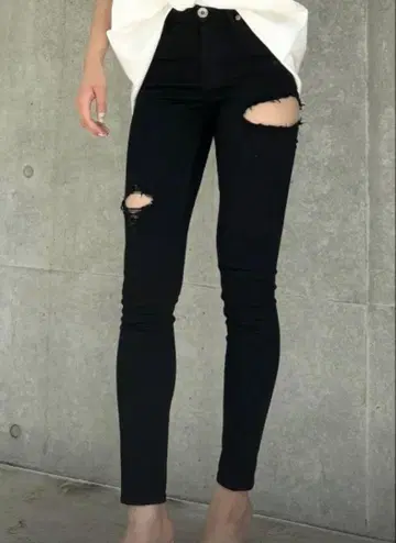 블랙 데미지 가공 스키니 데님