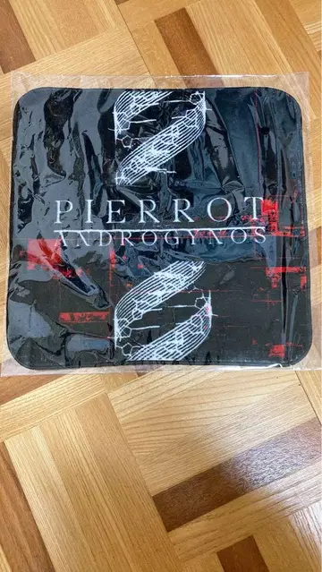 PIERROT ANDROGYNOS 핸드 타월