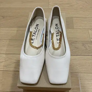 LE TALON 화이트 플랫슈즈
