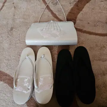 일본 의류 신발 세트 조리 2켤레와 핸드백