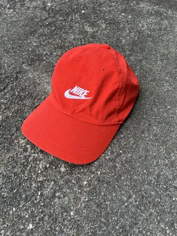 Nike 레드 캡 M 사이즈