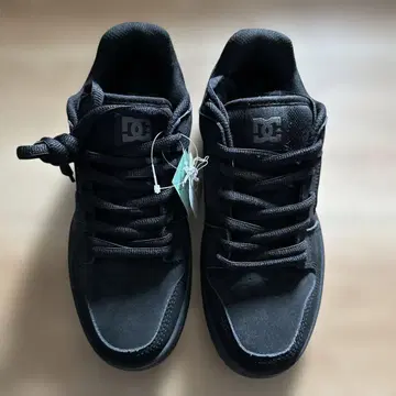 미사용 새상품 DCshoes 스니커즈 25.5cm