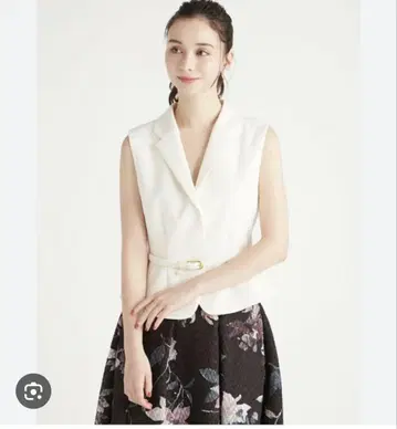 새상품급 셀포드 페플럼 펄 참 벨트 포함 베스트 화이트 36