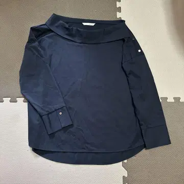 칼리테 네이비 블라우스