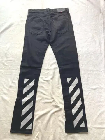 OFF-WHITE 로고 자수 데님 팬츠 블랙 W33 이탈리아제 새상품급