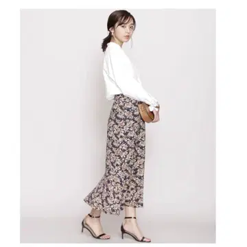 새상품 나노 유니버스 플라워 스커트 M