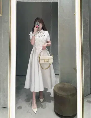 화이트 입체 플라워 반팔 원피스 무릎 기장 40 L
