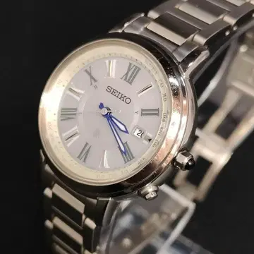 컨디션 최상 SEIKO 세이코 루키아 화이트 블루 실버 솔라 시계