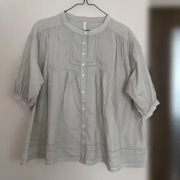 새상품급. TUTIE. 코튼 론 스티치 워크 블라우스