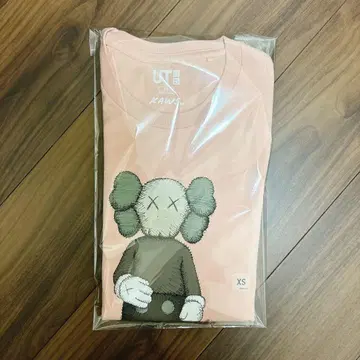 KAWS 프린트 티셔츠 XS 핑크 미사용품