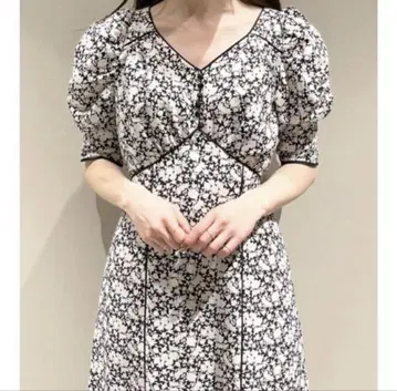가격 인하 중! 스나이델 SNIDEL 꽃무늬 원피스