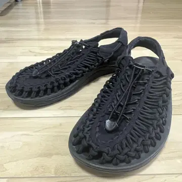KEEN UNEEK 유니크 샌들 블랙 킨