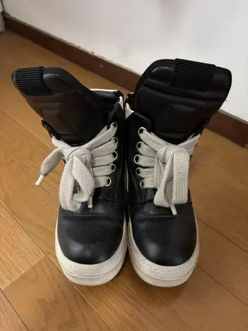 노브랜드 스니커즈 화이트 블랙