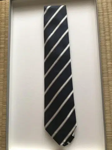 BORRELLI 네이비 실버 스트라이프 넥타이
