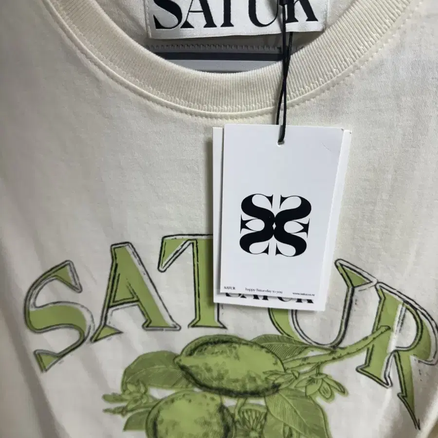Tシャツ・カットソー SATUR Citron Summer Graphic Short Sleeve T-Shirt Saturday Wh SATUR] Citron Summer Graphic T-Shirt