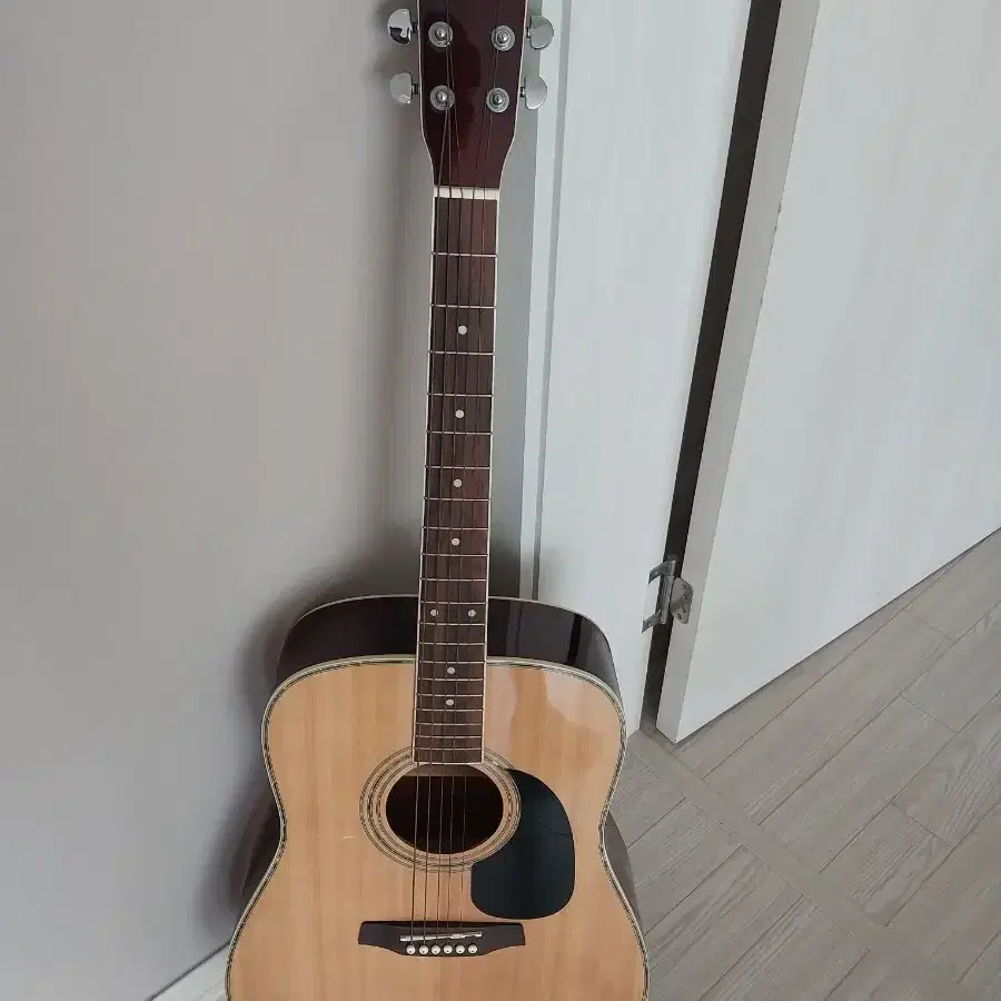 Acoustic Guitar on Bunjang Global Site.